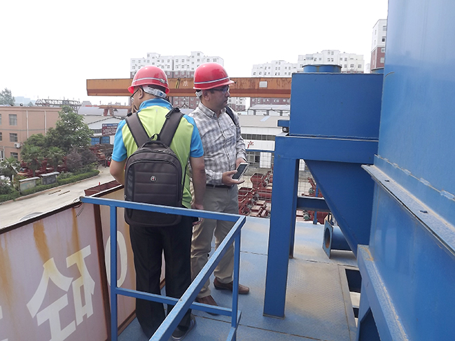 Los clientes coreanos inspeccionaron el equipo de la planta mezcladora de concreto de la marca Jianxin