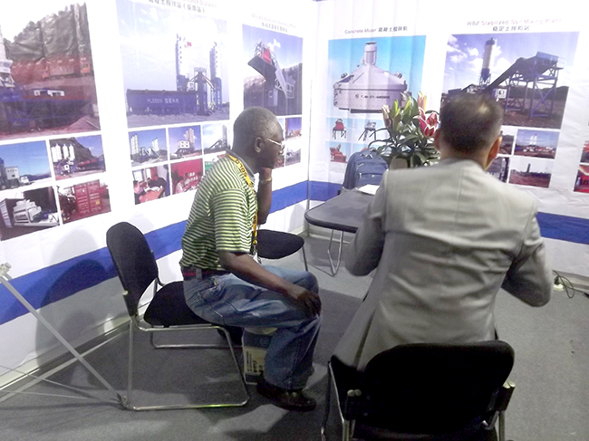 El equipo de la planta mezcladora de la marca Jianxin participó en la feria de maquinaria de construcción de Sudáfrica 2015