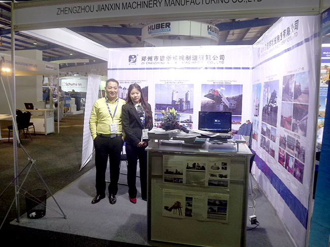 El equipo de la planta mezcladora de la marca Jianxin participó en la feria de maquinaria de construcción de Sudáfrica 2015