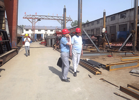 Los clientes sauditas llegaron a Zhengzhou Jianxin Company para comprar equipos para plantas mezcladoras de hormigón.